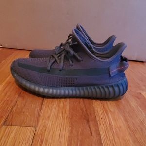 Yeezy 350 V2 Black